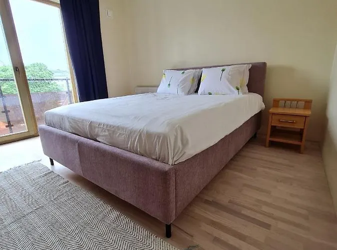 Cozy One Bedroom In Center Lägenhet