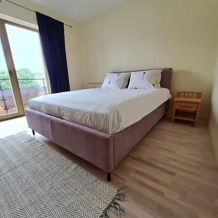 Cozy One Bedroom In Center 아파트